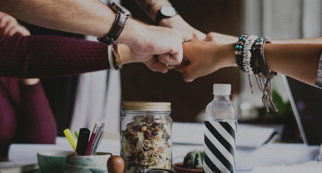 ¿Qué herramientas se necesitan para realizar trabajos de investigación científica en terrenos remotos?