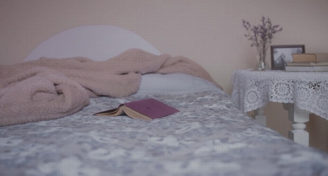 ¿Qué elementos decorativos son imprescindibles en un dormitorio?