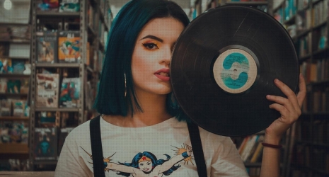 ¿Es recomendable utilizar vinilos decorativos en las paredes de una habitación infantil?